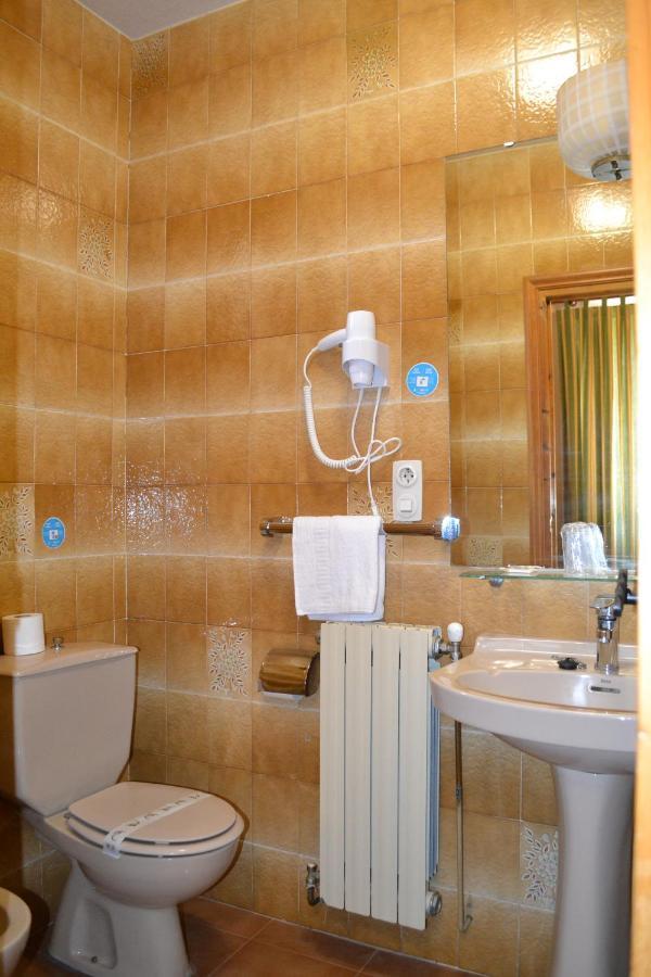 סרסדייה Hostal Aribel Longinos מראה חיצוני תמונה