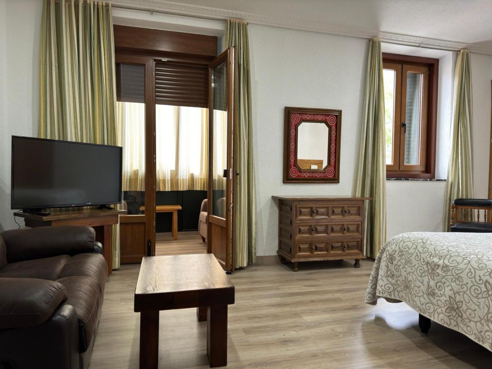 סרסדייה Hostal Aribel Longinos מראה חיצוני תמונה